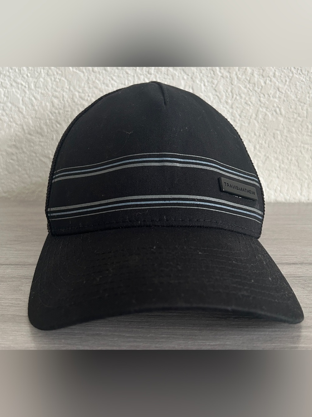 TravisMathew Striped Mesh Trucker Hat / Snapback - Black